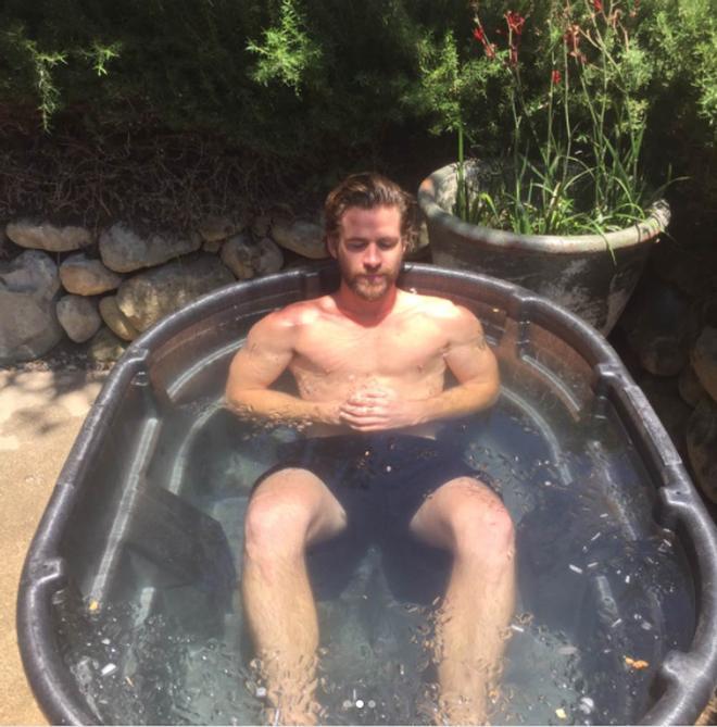 Liam Hemsworth, metido en agua helada