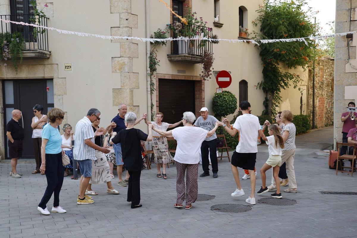 Les imatges de les sardanes de la Festa Major de Salt Les imatges de les sardanes de la Festa Major de Salt