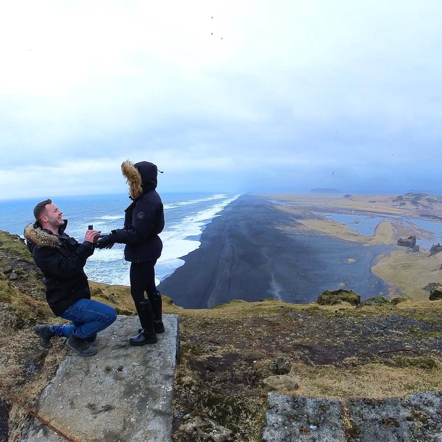 Adam Groves pide la mano de su novia en Islandia