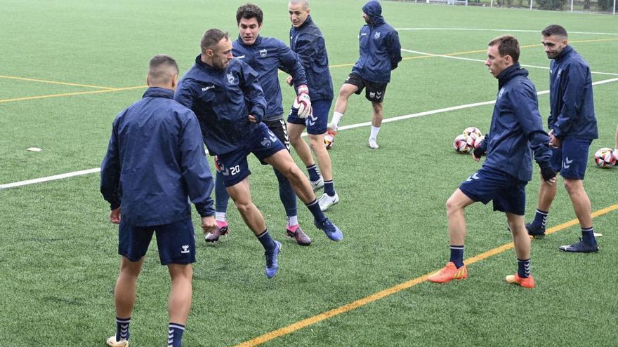 Entrenamiento del Pontevedra en A Xunqueira. |  // RAFA VÁZQUEZ