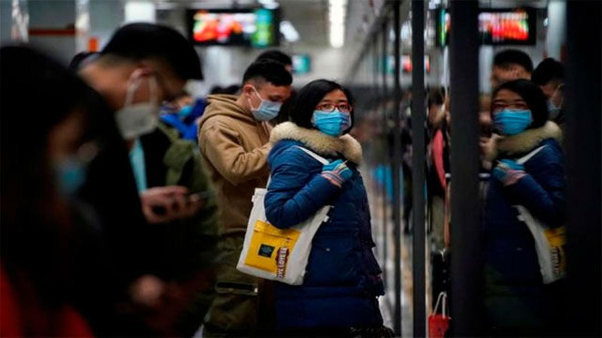 Continúan contagios "importados" en China, que registra un muerto por el coronavirus