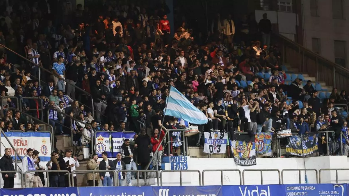 Aficionados organizan una concentración en apoyo al Avilés