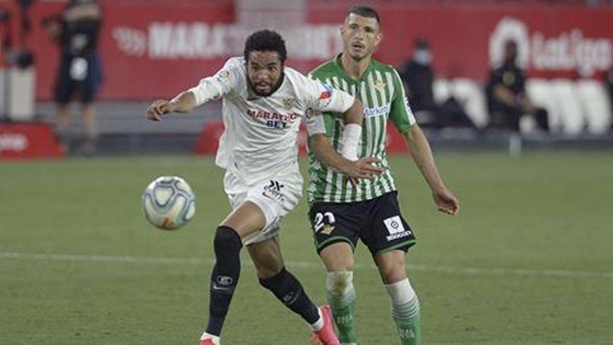 En el Sevilla-Betis (2-0) intervinieron un total de 32 jugadores, 16 por equipo