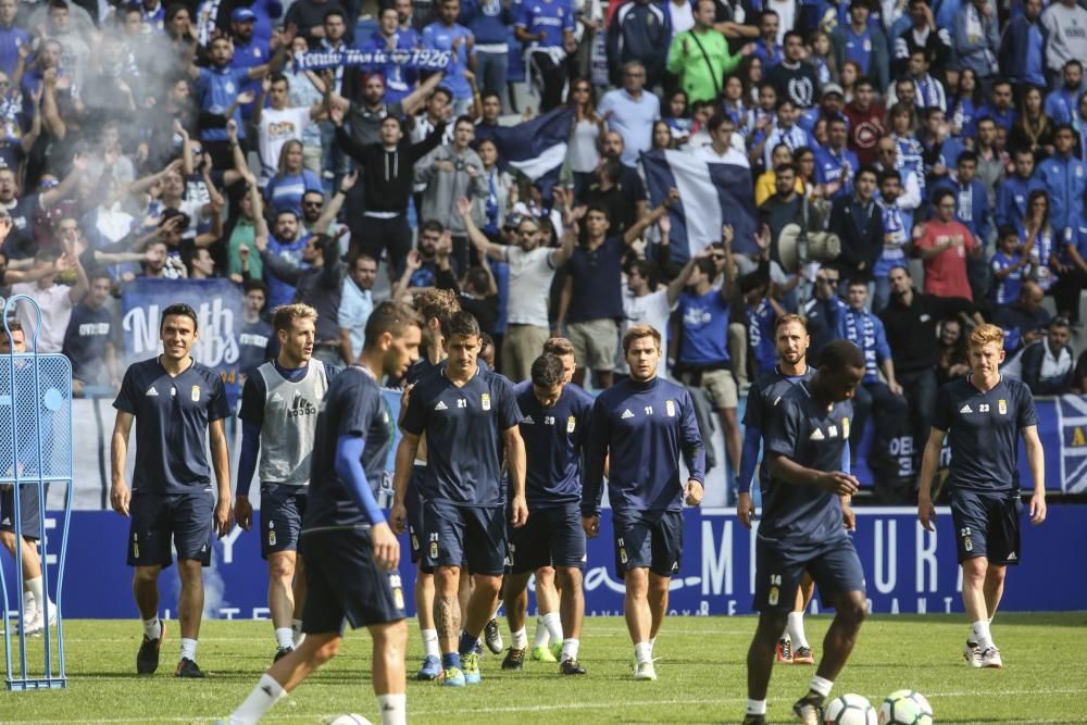 2.500 aficionados del Oviedo apoyan al equipo antes del derbi