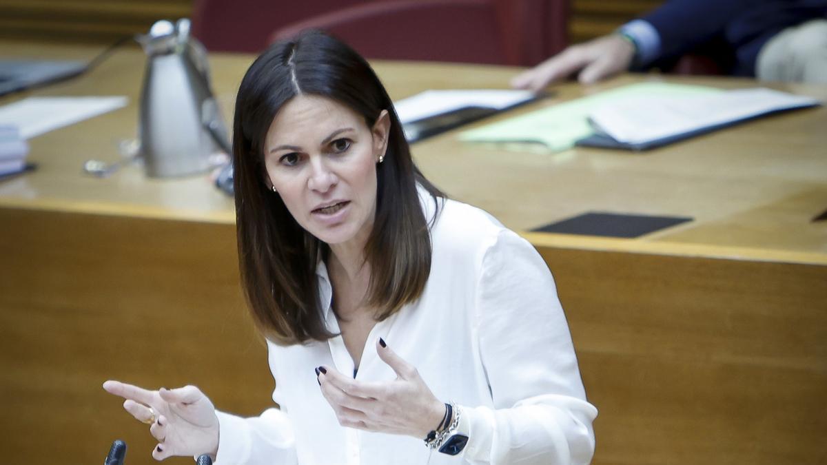Beatriz Gascó en el pleno de les Corts.