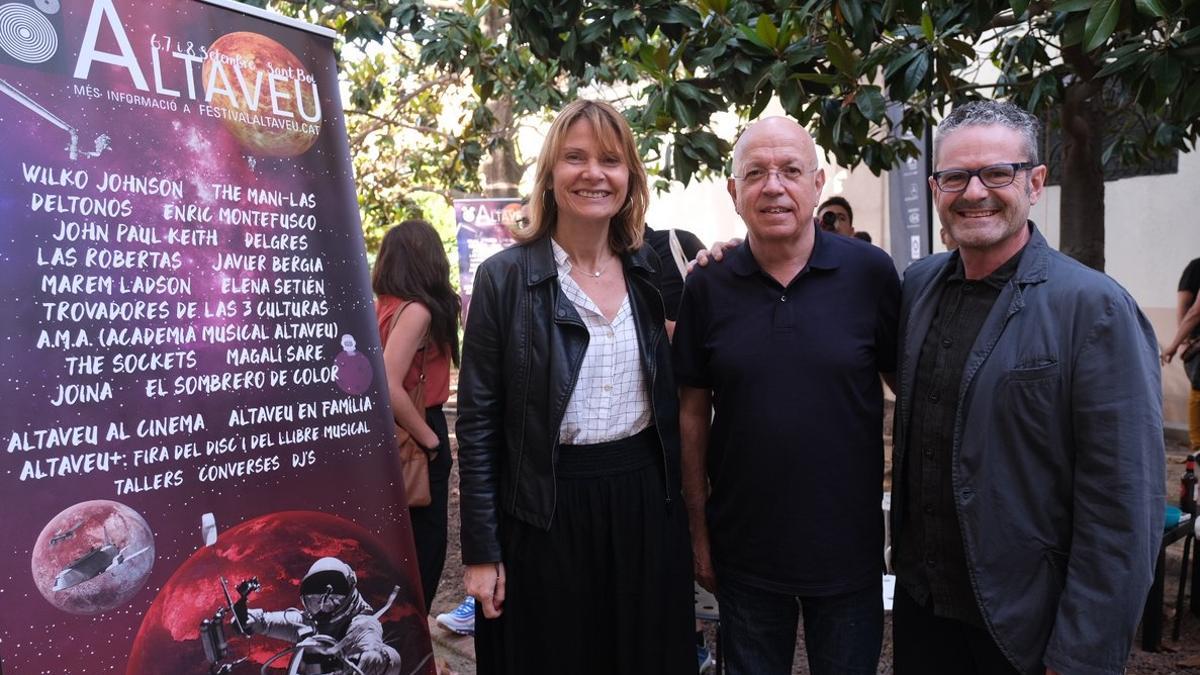 La alcaldesa Lluïsa Moret, el director del festival Jordi Turtós, y el concejal de Cultura, José Manuel González, en la presentación del Festival Altaveu