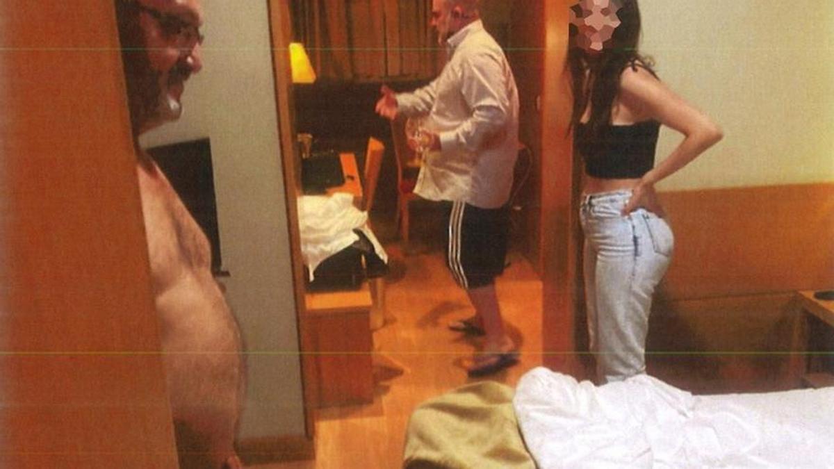 Prostitutas, alcohol y drogas: vídeo de las noches de fiesta en el 'Caso Mediador'