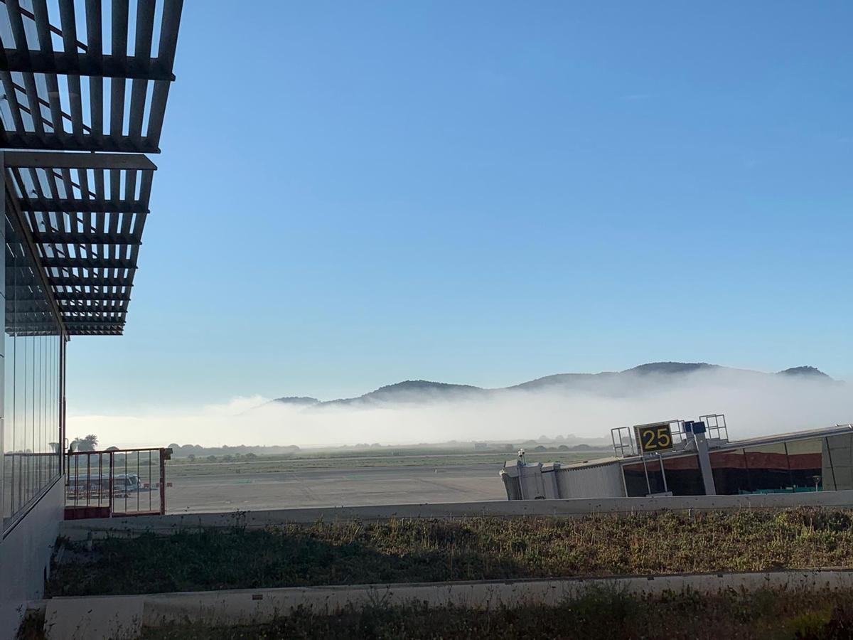 Niebla desde el aeropuerto de Ibiza