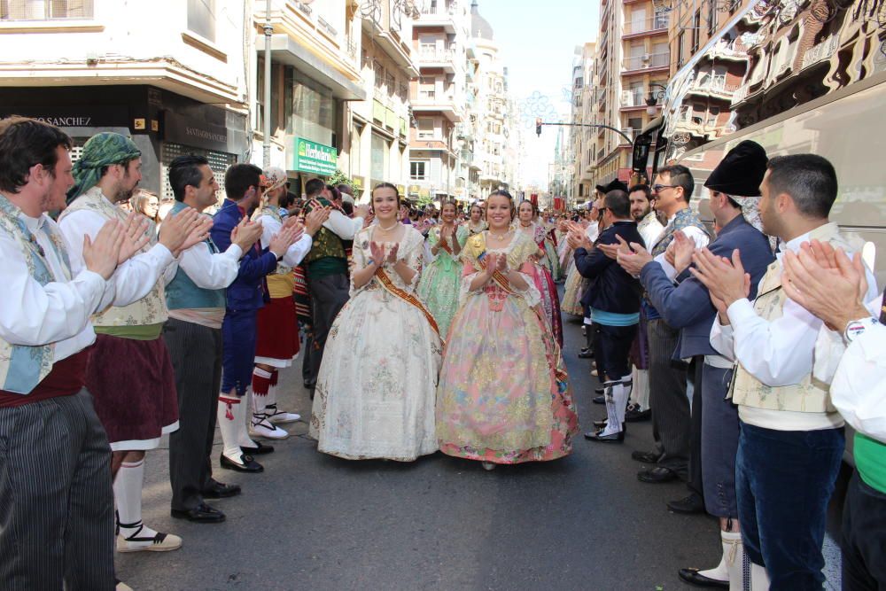 Recogida de premios de las comisiones falleras