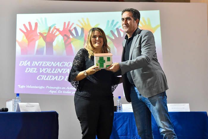 Entrega distinciones por el día del voluntariado