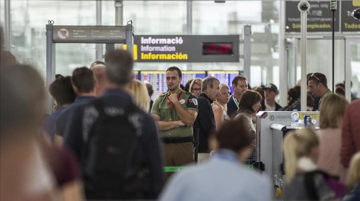 zentauroepp39643488 barcelona 11 08 2017    siguen las colas en el aerop erto de170828205941