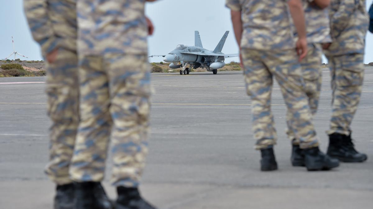 Un F-18 en la Base Aérea de Gando