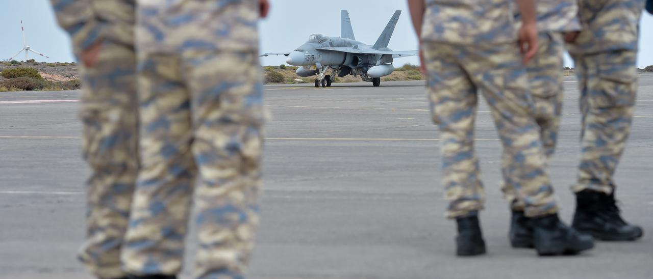 Un F-18 en la Base Aérea de Gando