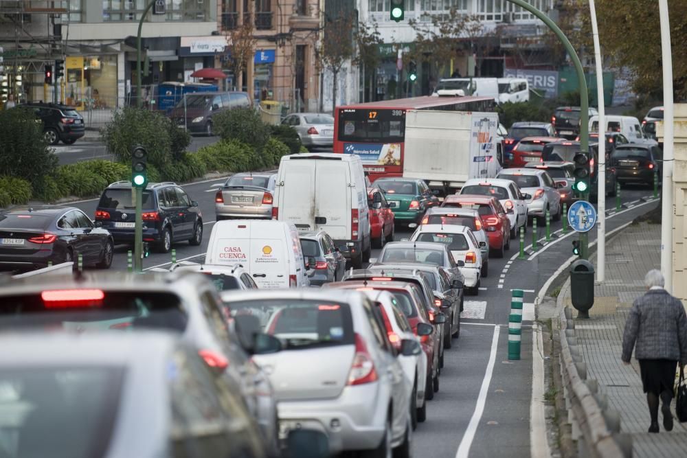 Atascos tras el bloqueo del túnel de María Pita