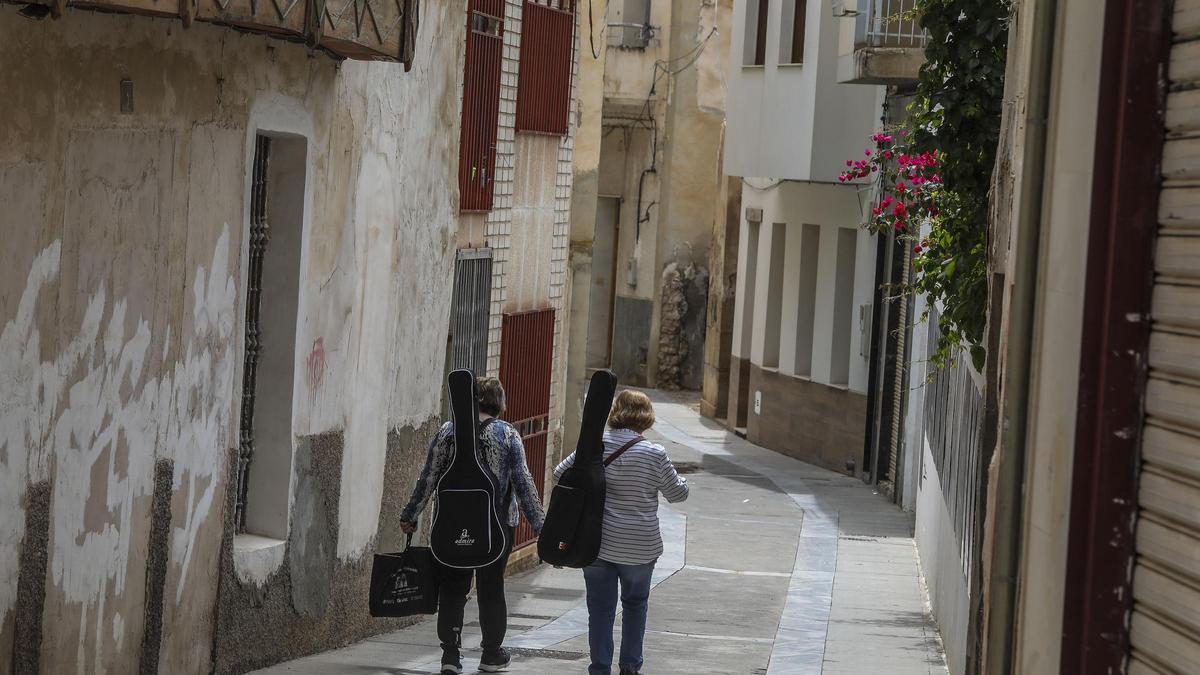 Una de las calles del núcleo urbano de Crevillent