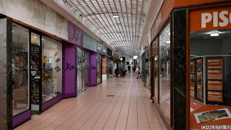 Desolación en las Galerías Oliva un año después: “No entra nadie”
