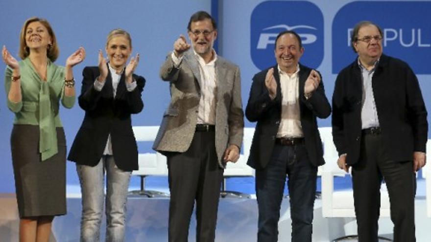 Rajoy ensalza a sus 'barones' frente a los "demagogos"