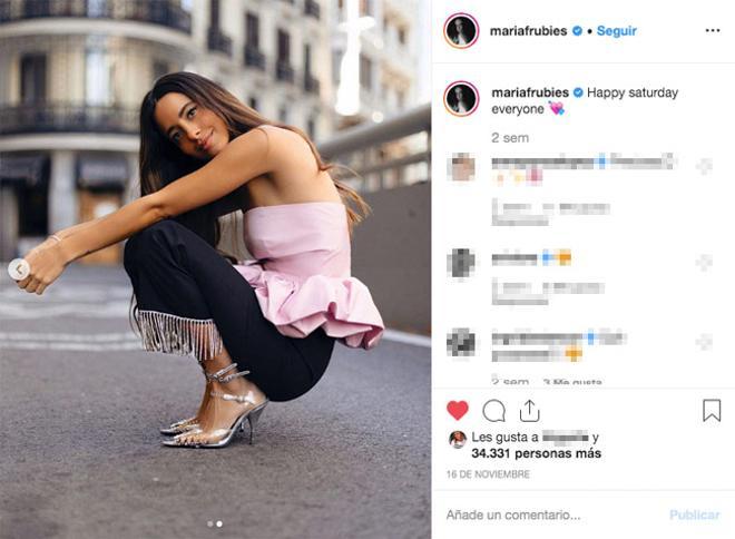 María Fernández Rubíes combina su pantalón con el bajo de 'strass' de Uterqüe con un top de Zara