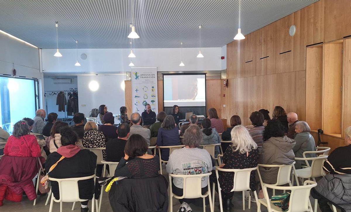 Un momento de la charla celebrada por Arousa en Transición.