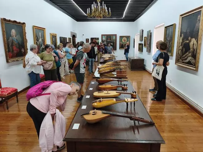 GALERÍA | La viola medieval, protagonista de una exposición en Toro