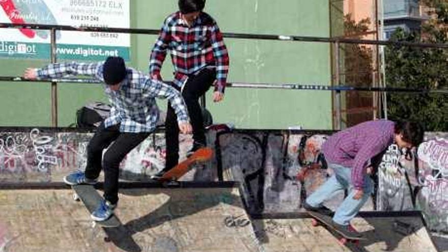 El &quot;skate park&quot; reúne a decenas de seguidores