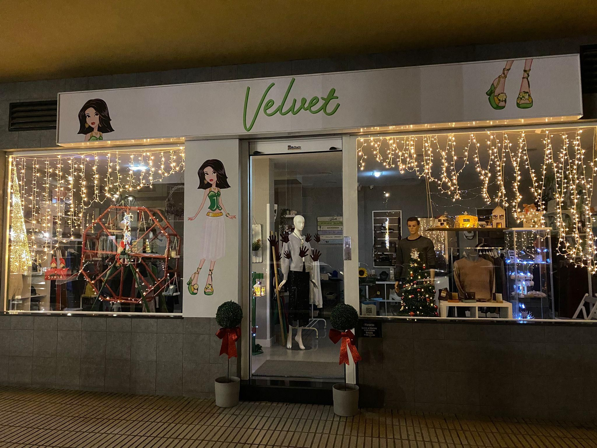 Llanera entrega los premios de sus escaparates navideños