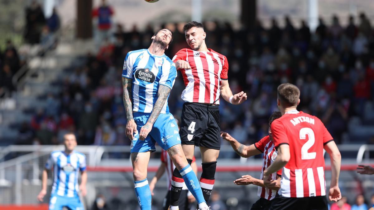 Partido entre el Deportivo y el Bilbao Athletic.