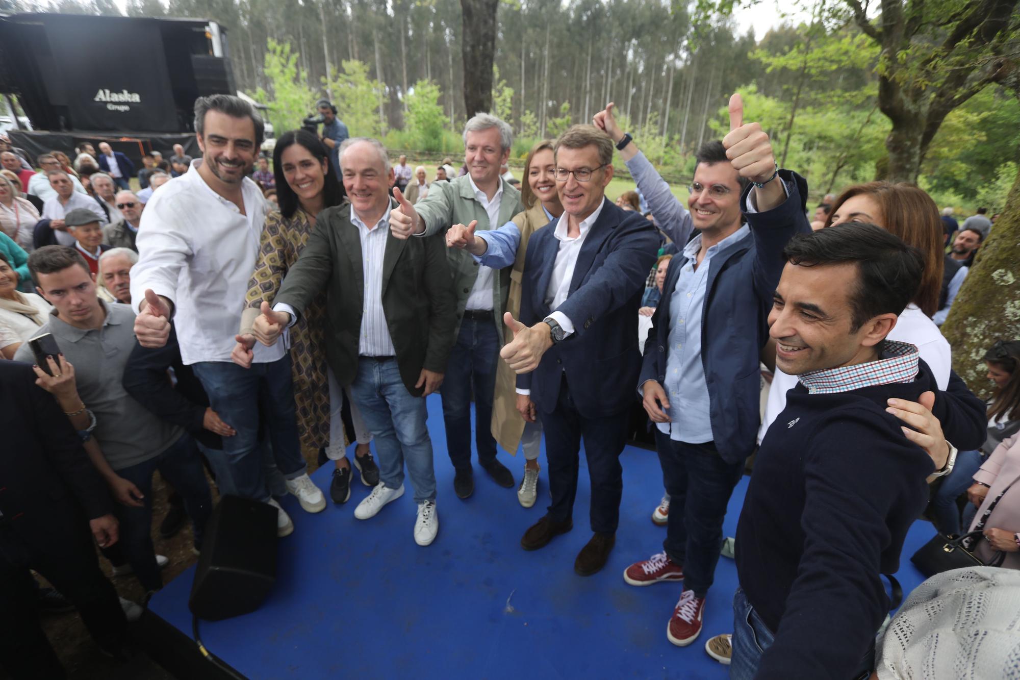 Feijóo se da un baño de masas a su regreso a Galicia