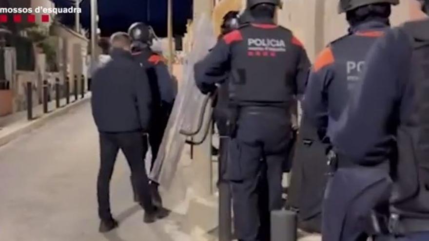 Detenen dos falsos operaris del gas que van estafar 50.000 euros a persones vulnerables a Barcelona