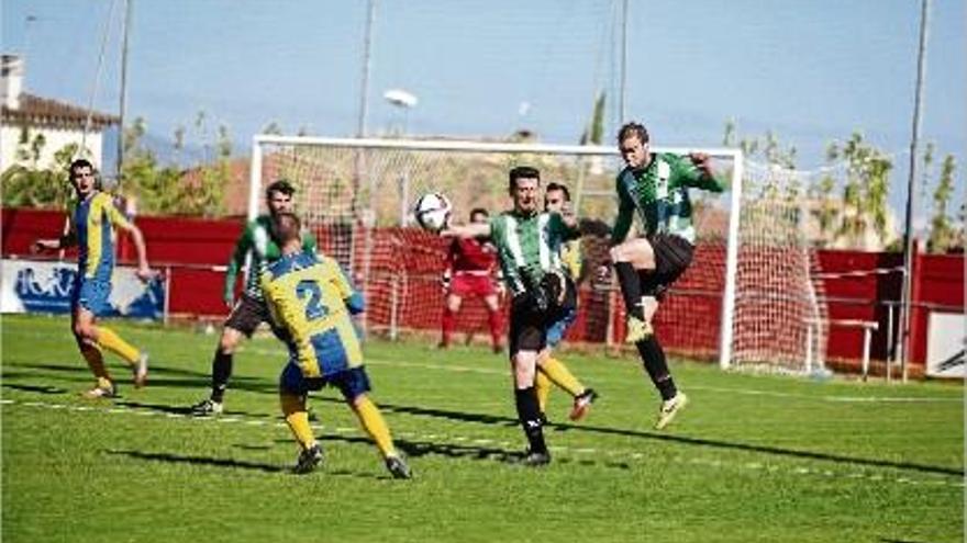 El Palamós i el Peralada busquen una victòria que els allunyi dels descensos compensats.