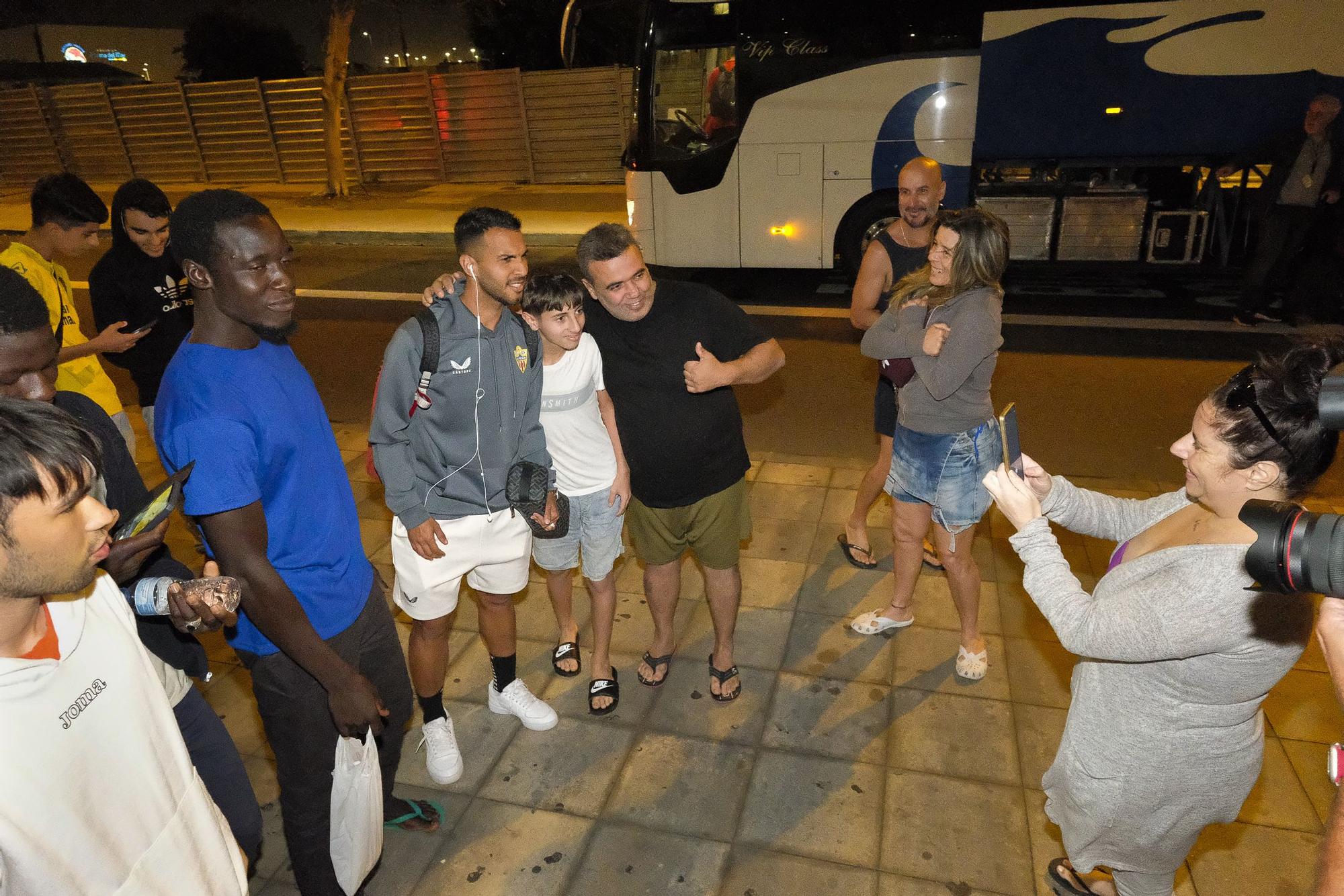Llegada de Jonathan Viera y Pepe Mel con la UD Almería a Las Palmas de Gran Canaria