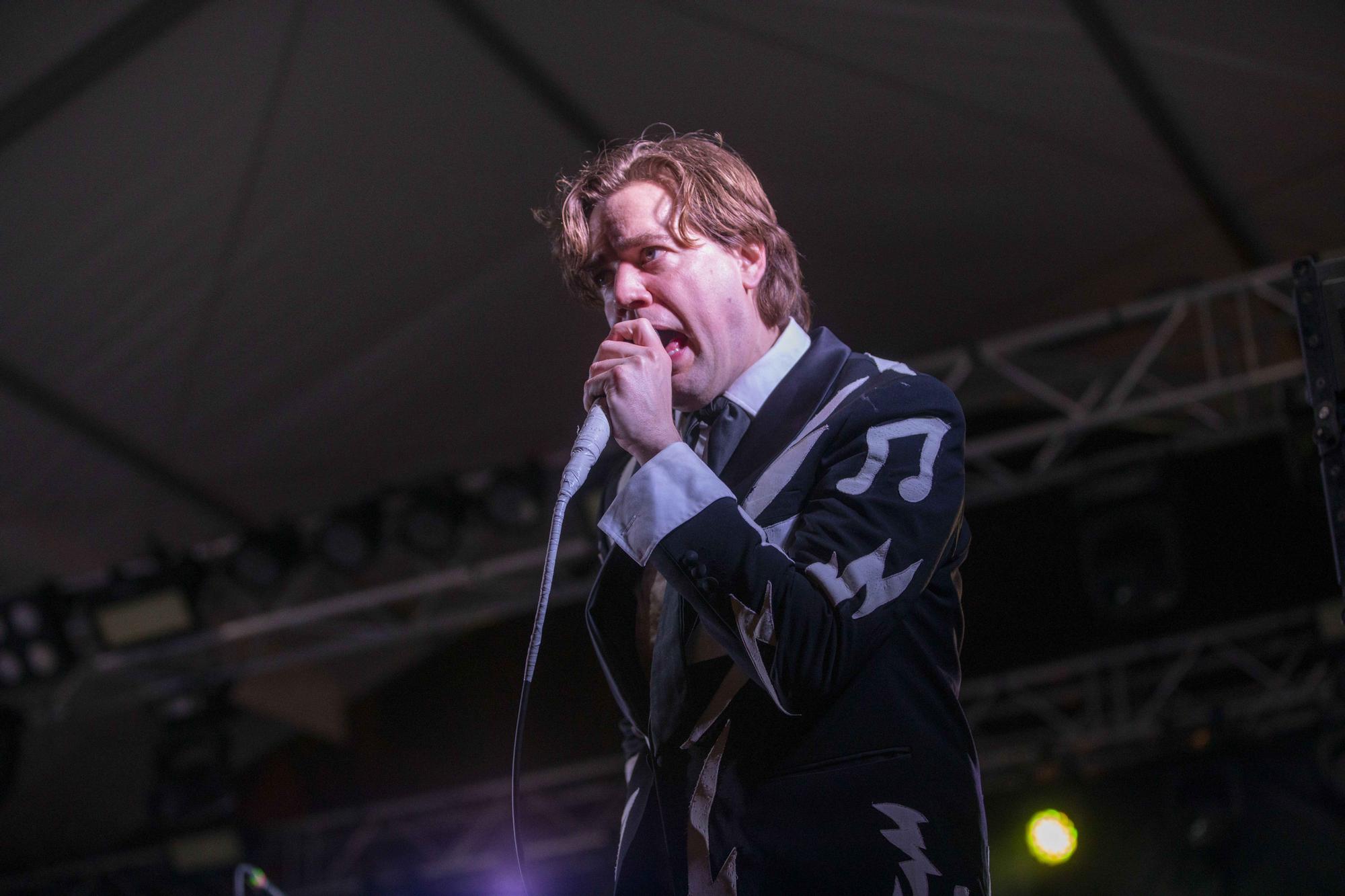 Maika Makovski y The Hives se coronan en Palma