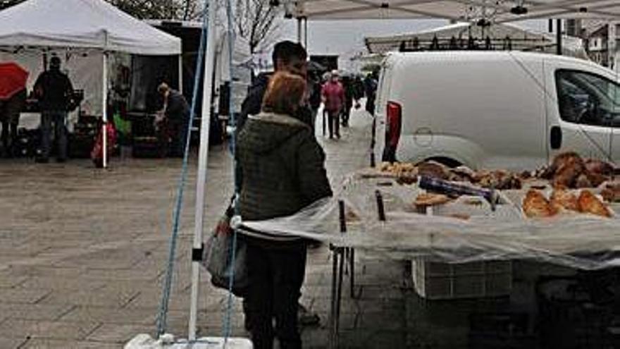 Mercadillo en Moaña.   | // G.N.