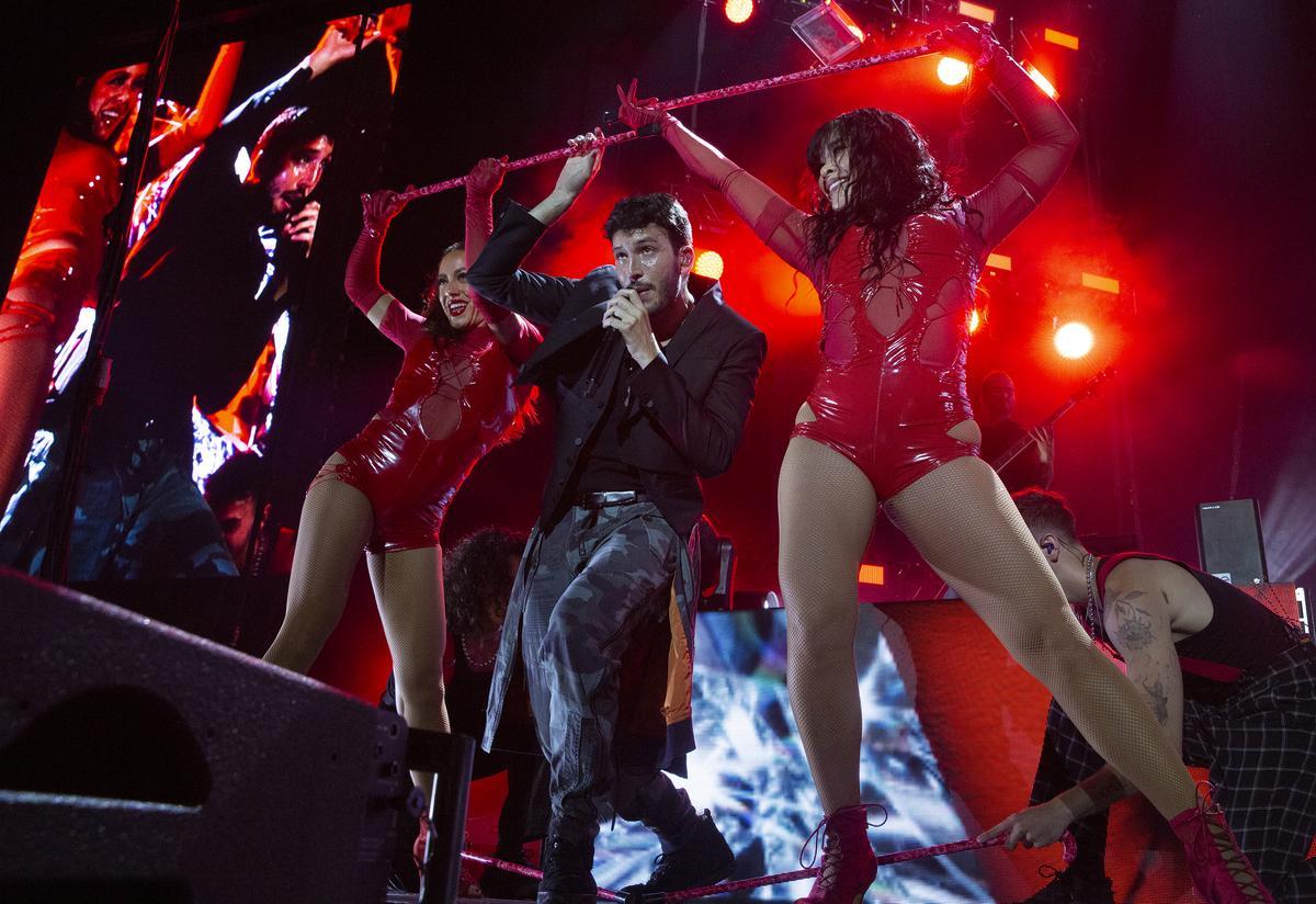 Sebastián Yatra, el príncipe de los tacones rojos en su concierto en el Palau Sant Jordi de Barcelona