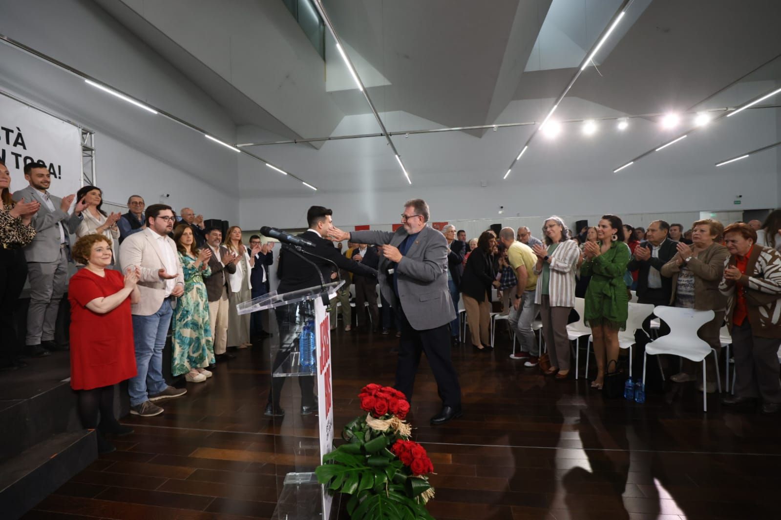 Jesús Ros presenta su candidatura en un gran acto en Torrent