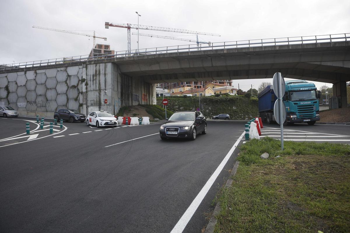Rotonda de Casablanca, donde se han realizado cambios en la circulación en preparación del corte de A Pasaxe.
