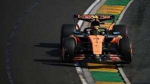 Lando Norris, con su McLaren MCL39 en Australia