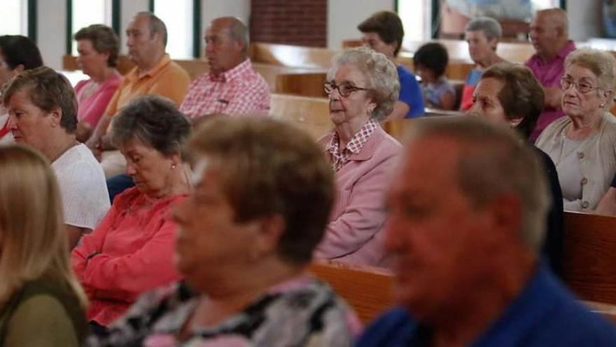 Los jubilados de Raíces celebran el día del socio con una misa y comida