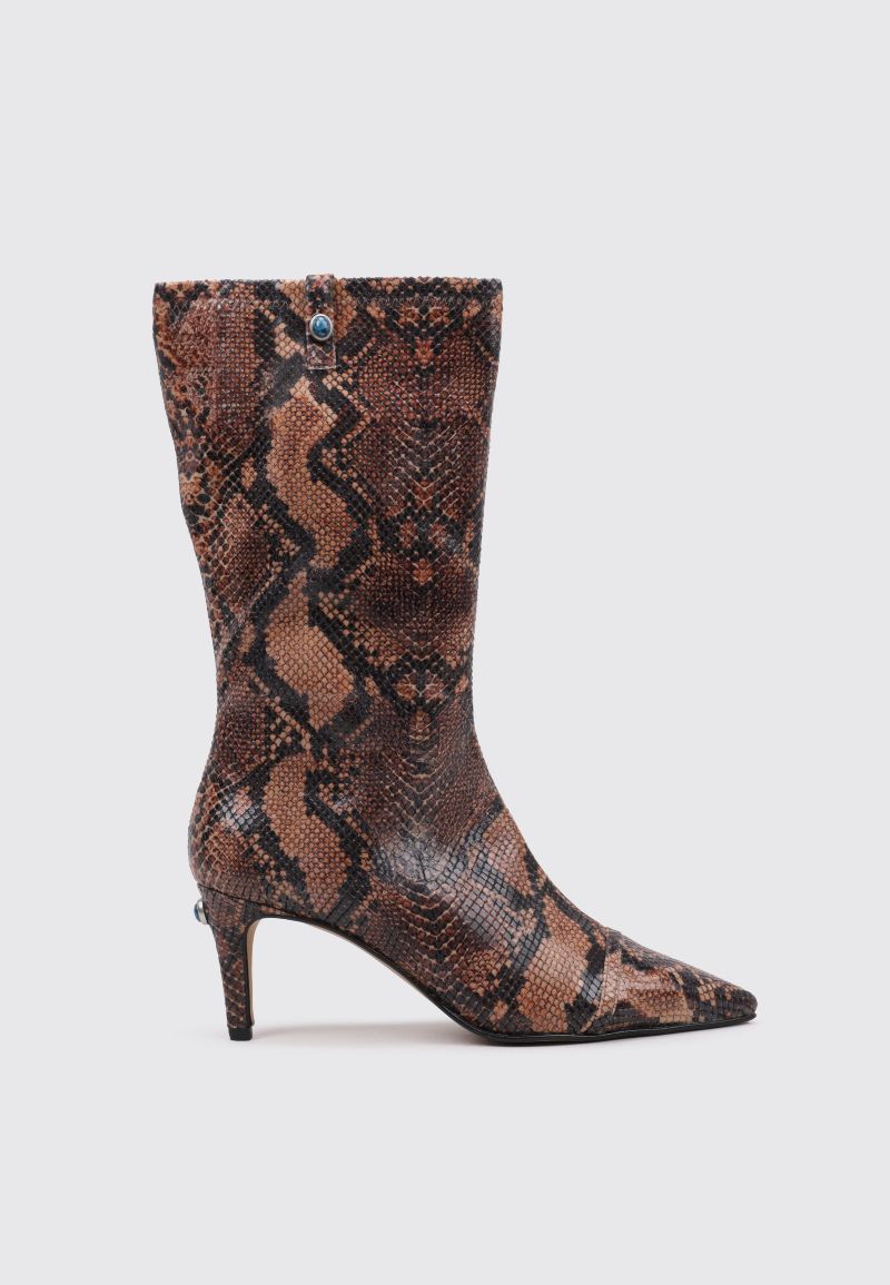 Bota Hune con Cherry Massia