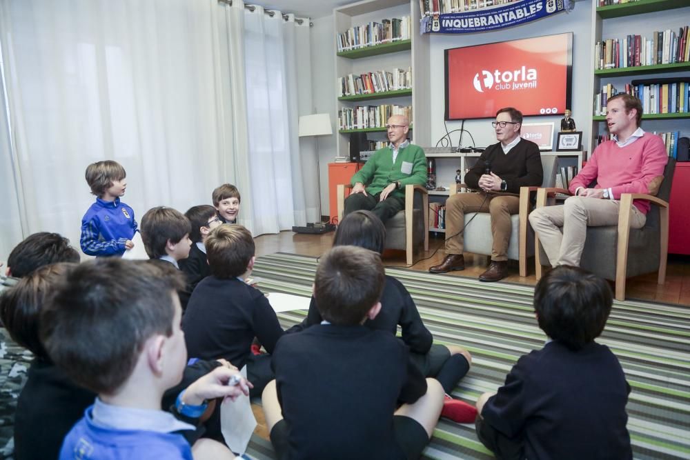 Visita de Anquela al Club Juvenil Torla