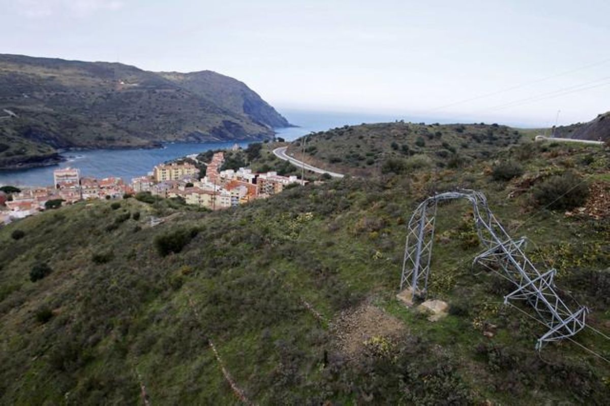 Portbou. La gran nevada que va afectar Catalunya va generar nombrosos danys en les línies elèctriques, especialment a Girona i Barcelona.