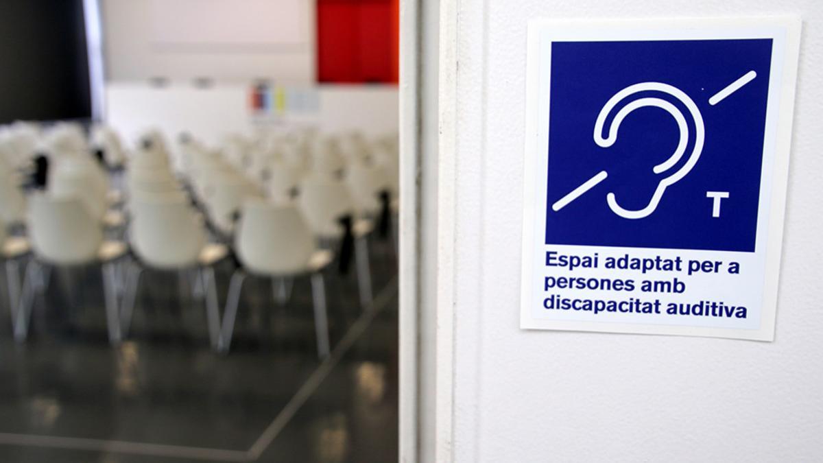 Bucles magnéticos para personas con discapacidad auditiva en servicios de Sant Boi.