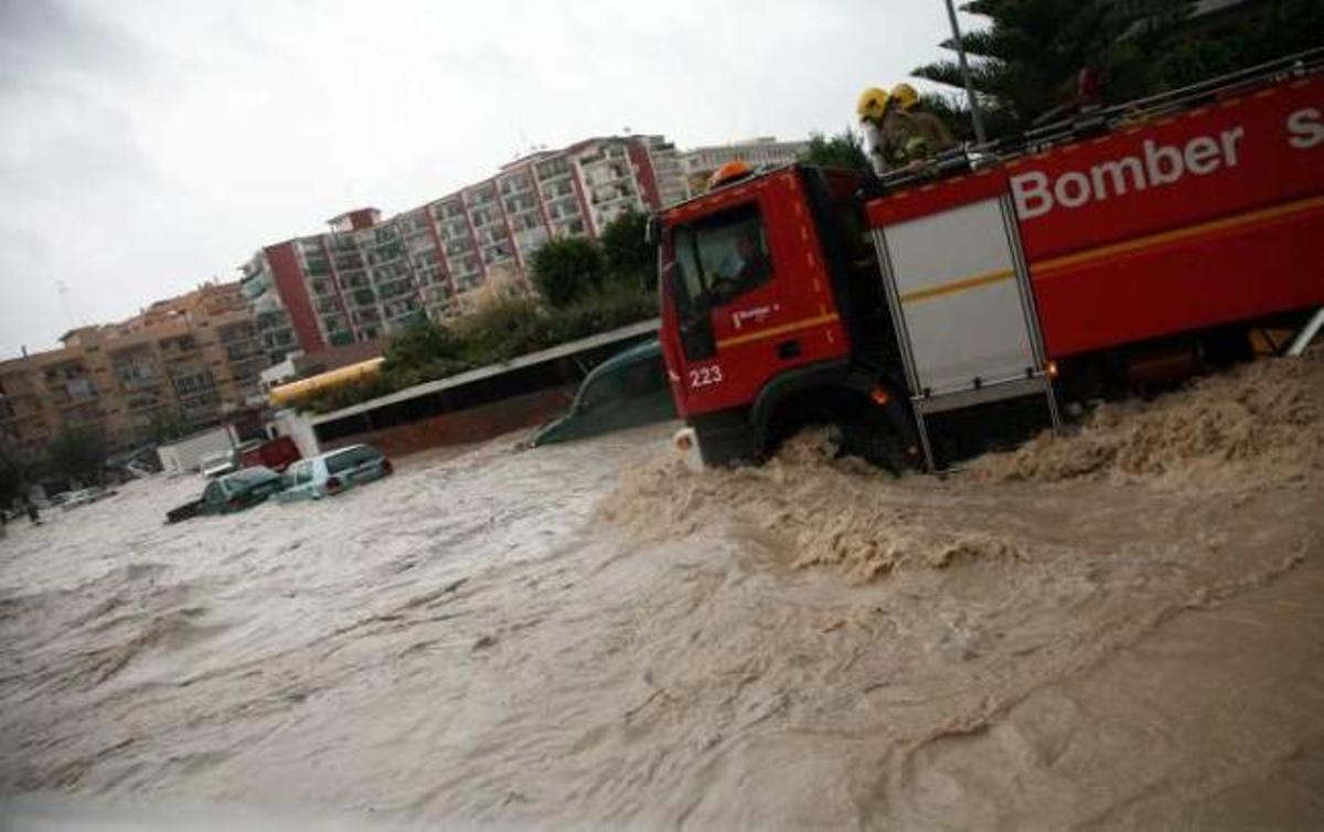 Las inundaciones de 2007 en Calp dejaron media ciudad bajo el agua.