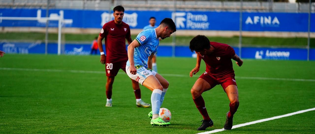 Lance del pasado choque entre el Ciudad de Lucena y el Sevilla C.