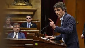 El diputado de Junts, Salvador Vergés, en el pleno de Rodalies.