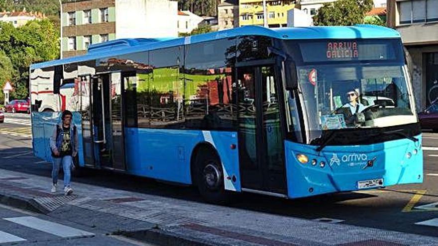 Autobús que cubre la ruta entre Meicende y Arteixo, que está promovida por el Concello.