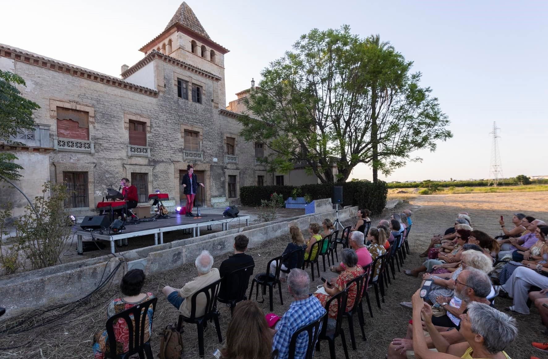 Recital de Estiuvers en la Torre dels Pares en 2024.