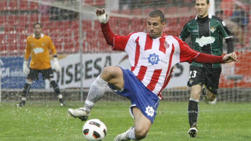 L&#039;Olot fitxa l&#039;exlateral del Girona Jose