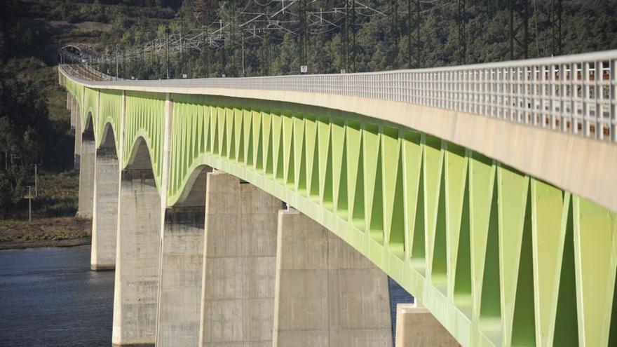 El complejo túnel de servicio irá bajo el tablero del viaducto del Ulla. |   // FARO