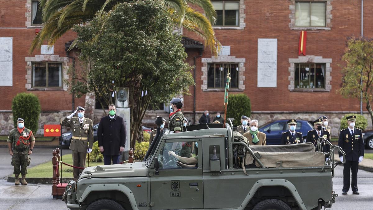 Adrián Barbón  en los actos conmemorativos de la festividad de la Inmaculada Concepción, patrona del Arma de Infantería, en Cabo Noval